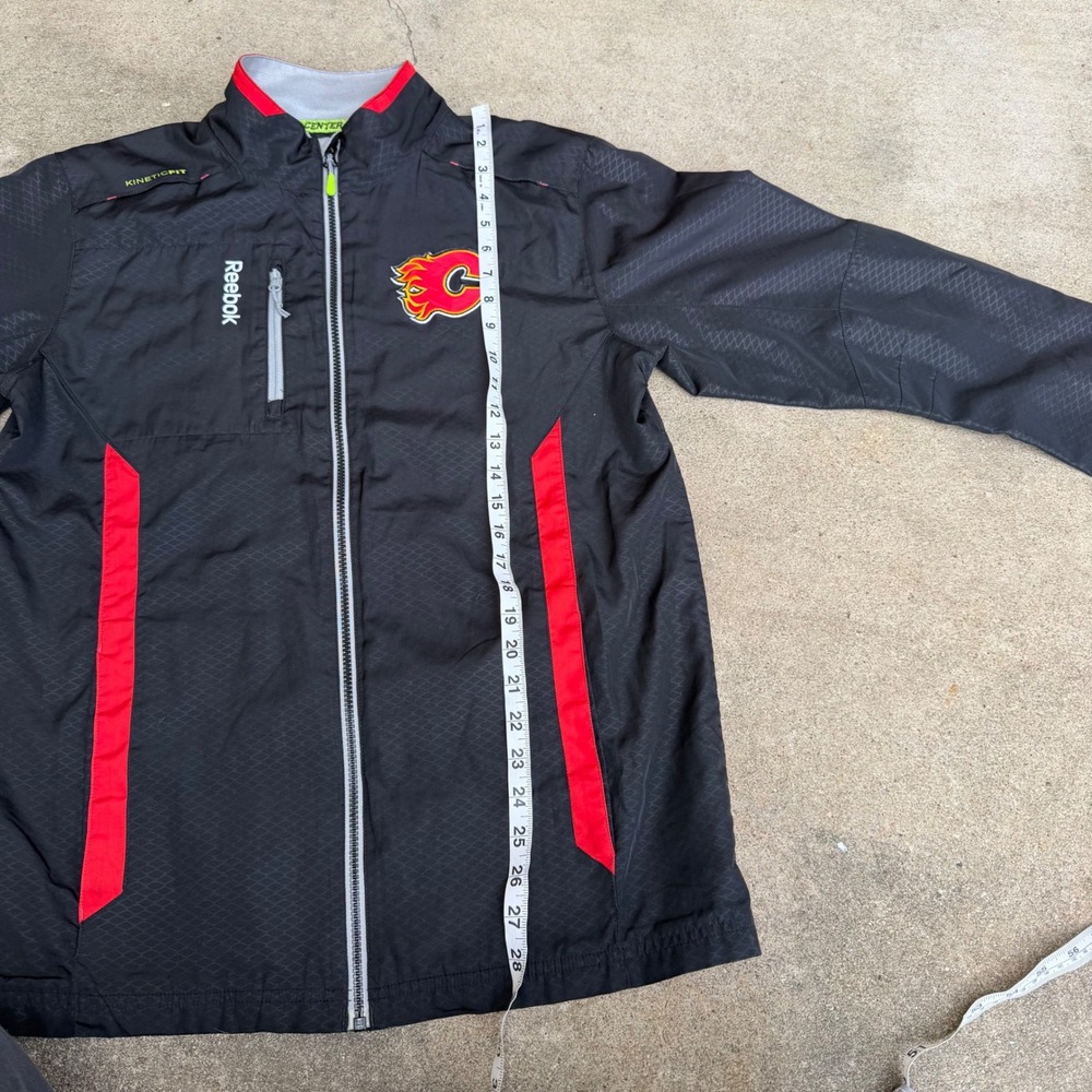 Reebok Calgary Flames NHL Center Ice KineticFit Jacket Mens Small Black Red - Picture 5 of 8